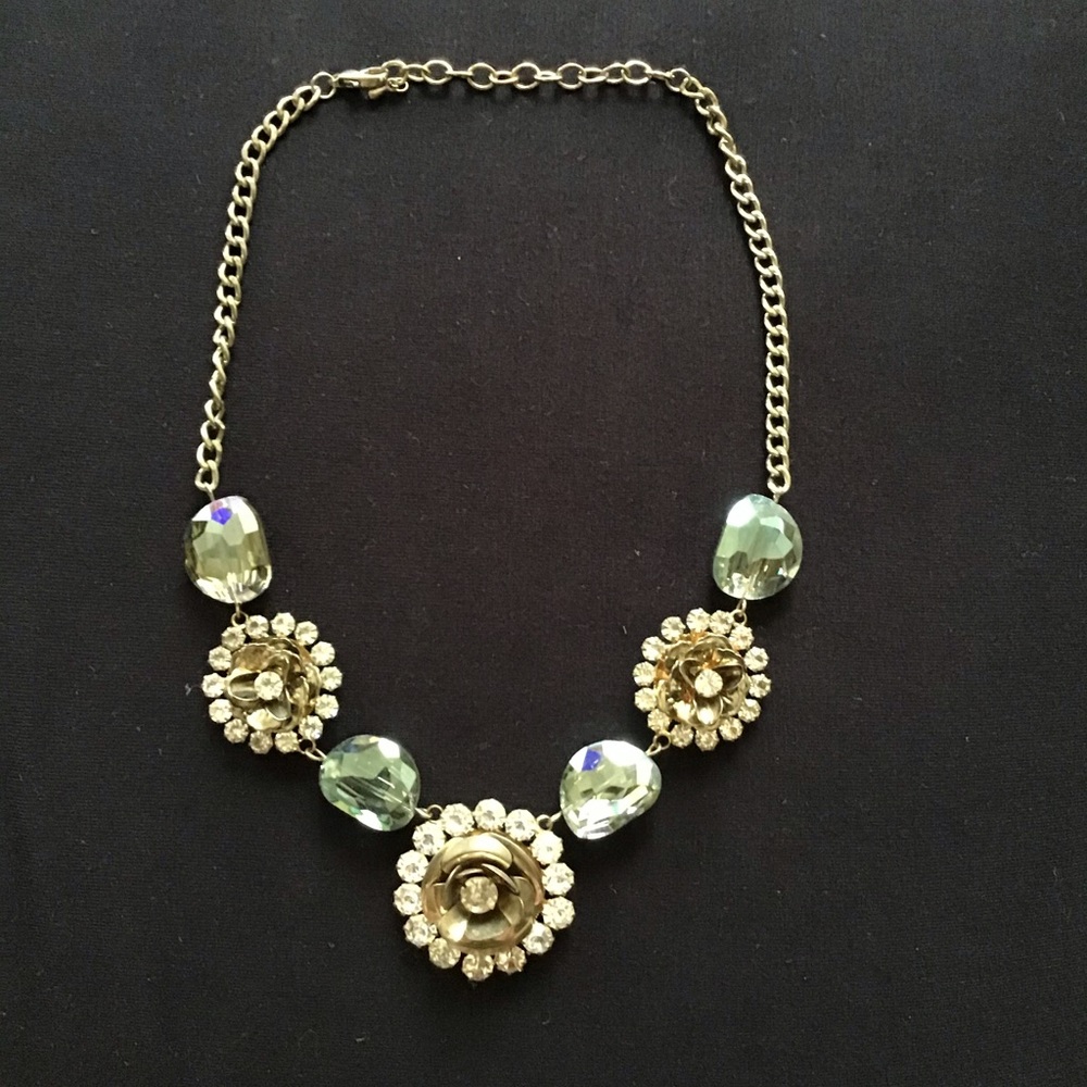 Short blue/gold tone floral necklace